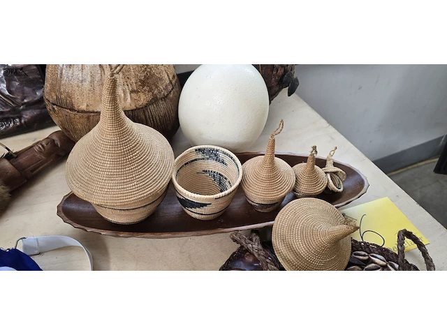 Lot 6 - afrikaanse deco en schilderij op doek get. 12 stuks - afbeelding 4 van  9
