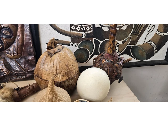 Lot 6 - afrikaanse deco en schilderij op doek get. 12 stuks - afbeelding 5 van  9