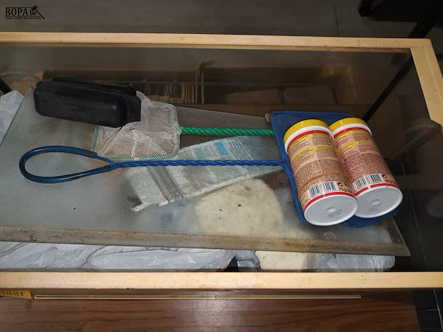 Lot 6 - aquarium met toebehoren - afbeelding 2 van  3