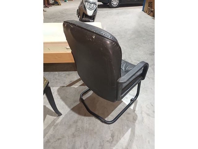 Lot 6 - armstoel - afbeelding 3 van  4