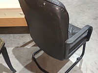 Lot 6 - armstoel - afbeelding 3 van  4