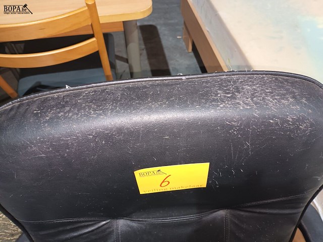 Lot 6 - armstoel - afbeelding 4 van  4