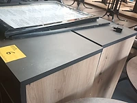 Lot 6 - bijzetkastje en prijslijsten - afbeelding 3 van  4