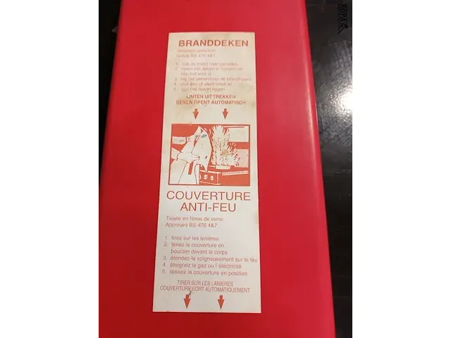 Lot 6 - branddeken - afbeelding 2 van  3