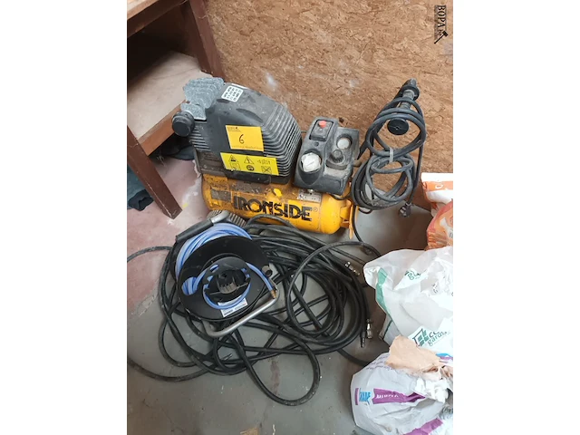 Lot 6 - compressor en drukslangen - afbeelding 1 van  5