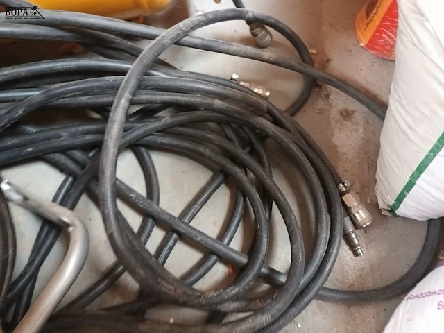 Lot 6 - compressor en drukslangen - afbeelding 5 van  5