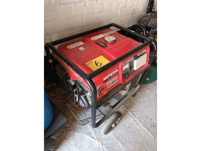 Lot 6 - diesel generator honda - afbeelding 2 van  4