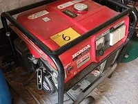 Lot 6 - diesel generator honda - afbeelding 2 van  4