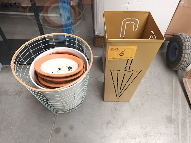 Lot 6 - diversen. 9 stuks - afbeelding 1 van  4