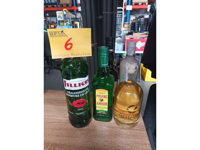 Lot 6 - flessen alcoholische drank. 5 stuks - afbeelding 1 van  3
