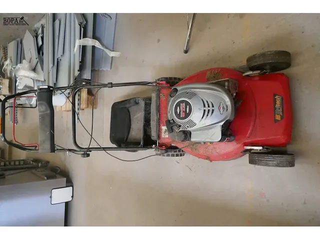 Lot 6 - grasmaaierop benzine - afbeelding 2 van  6