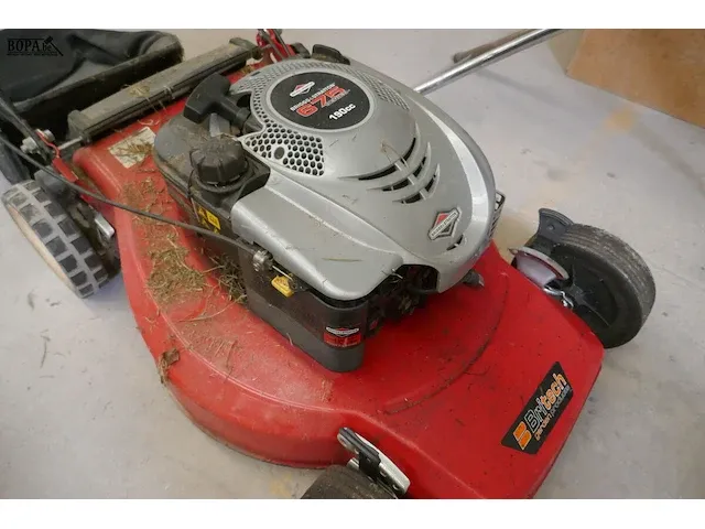 Lot 6 - grasmaaierop benzine - afbeelding 3 van  6