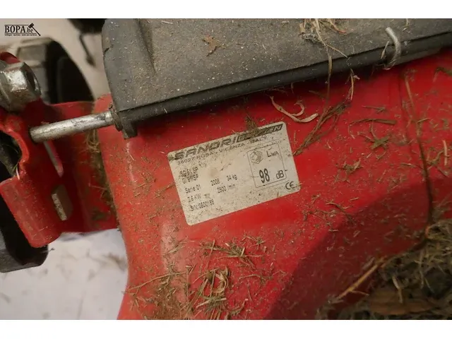 Lot 6 - grasmaaierop benzine - afbeelding 4 van  6