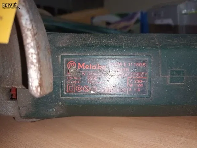 Lot 6 - haakse slijper makita - afbeelding 2 van  5