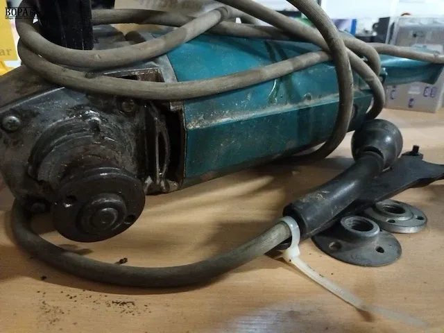 Lot 6 - haakse slijper makita - afbeelding 5 van  5