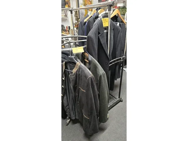 Lot 6 - jassen leder en wol 4 stuks - afbeelding 1 van  9