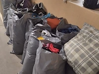 Lot 6 - kledij, schoenen en linnen
