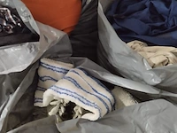 Lot 6 - kledij, schoenen en linnen - afbeelding 2 van  4