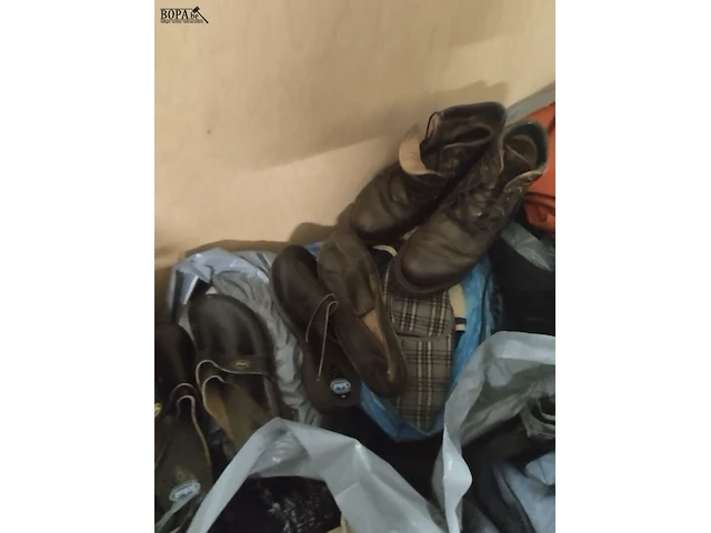 Lot 6 - kledij, schoenen en linnen - afbeelding 4 van  4