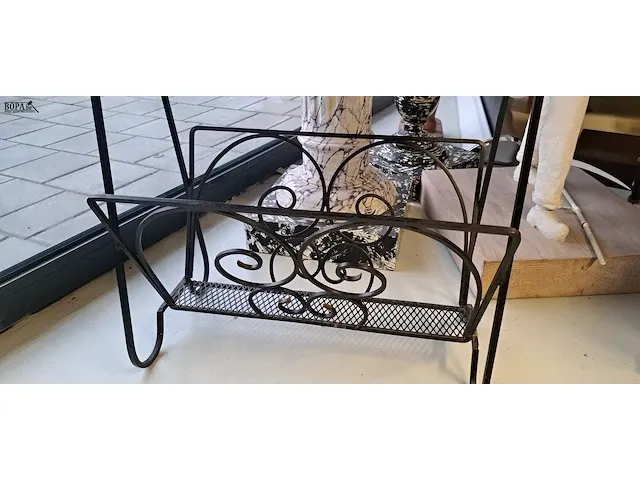 Lot 6 - krantenrekje met mozaïk - afbeelding 2 van  3