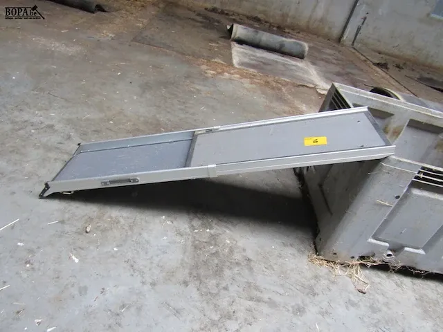 Lot 6 - kunststof ramp - afbeelding 1 van  3