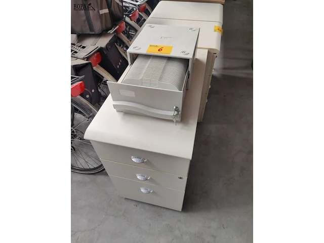Lot 6 - ladenkastje en sorteerkoffertje - afbeelding 1 van  4