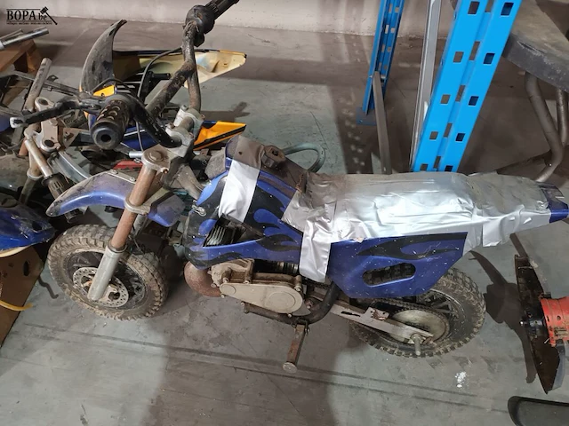 Lot 6 - pocket bikes en onderdelen - afbeelding 2 van  5