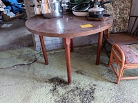 Lot 6 - ronde houten tafel