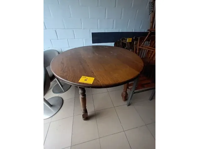 Lot 6 - ronde houten tafel - afbeelding 1 van  4