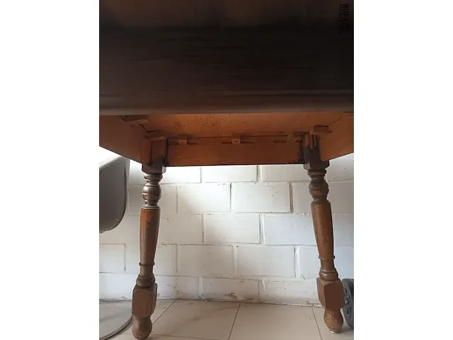 Lot 6 - ronde houten tafel - afbeelding 3 van  4