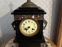 Lot 6 - staklok marmer met koperen afwerking - afbeelding 1 van  5