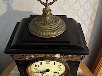 Lot 6 - staklok marmer met koperen afwerking - afbeelding 2 van  5