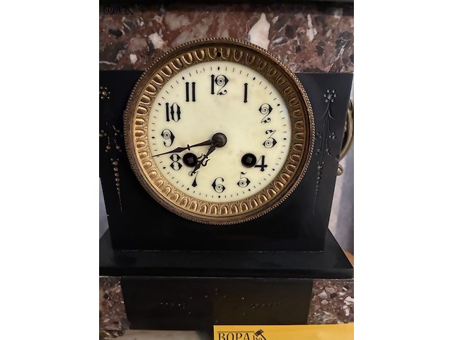 Lot 6 - staklok marmer met koperen afwerking - afbeelding 3 van  5