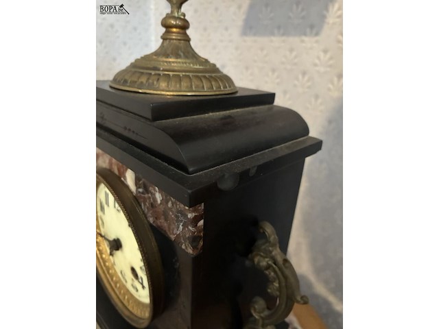 Lot 6 - staklok marmer met koperen afwerking - afbeelding 4 van  5