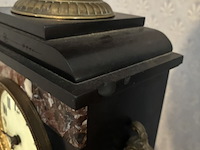 Lot 6 - staklok marmer met koperen afwerking - afbeelding 4 van  5