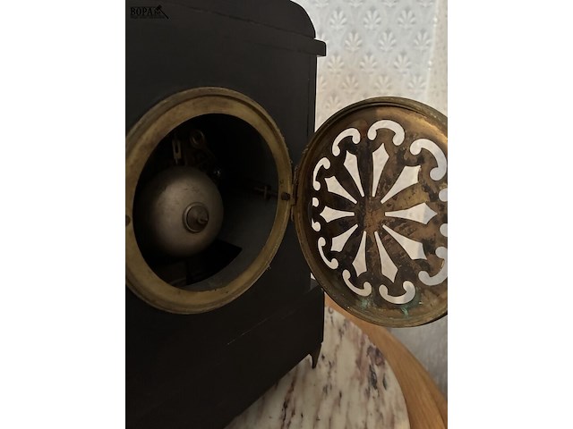 Lot 6 - staklok marmer met koperen afwerking - afbeelding 5 van  5