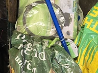 Lot 6 - tuinaarde, snoeischaar, worteldoek…. - afbeelding 3 van  4