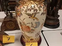 Lot 6 - vaas op sokkel