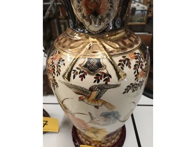 Lot 6 - vaas op sokkel - afbeelding 3 van  4