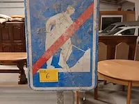 Lot 6 - verkeersbord met voet - afbeelding 2 van  3