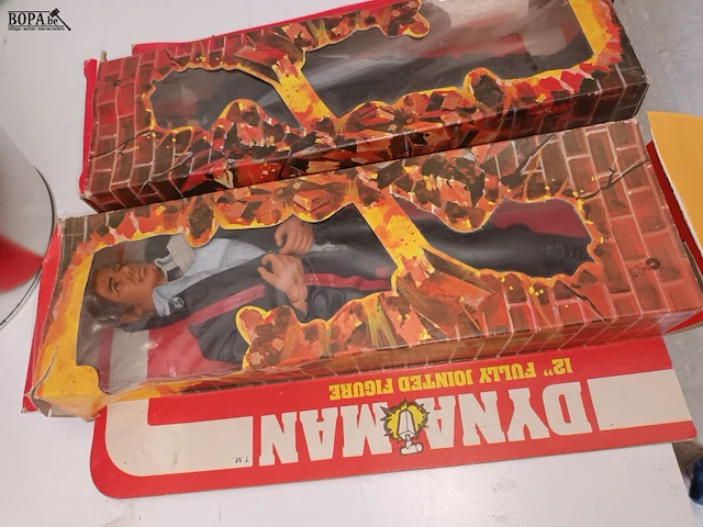 Lot 6 - vintage dynaman actiefiguur. 2 stuks - afbeelding 2 van  3