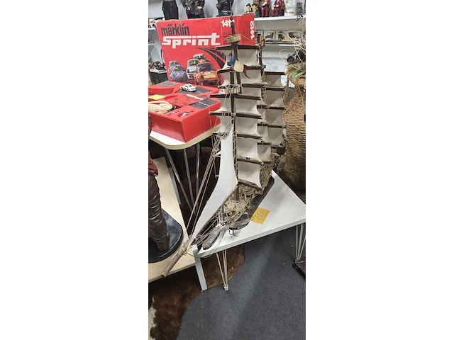 Lot 60 - grote modelboot - afbeelding 1 van  5
