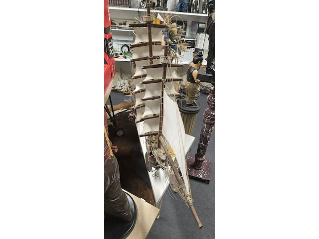 Lot 60 - grote modelboot - afbeelding 2 van  5