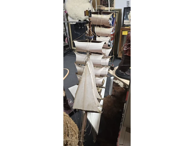 Lot 60 - grote modelboot - afbeelding 3 van  5