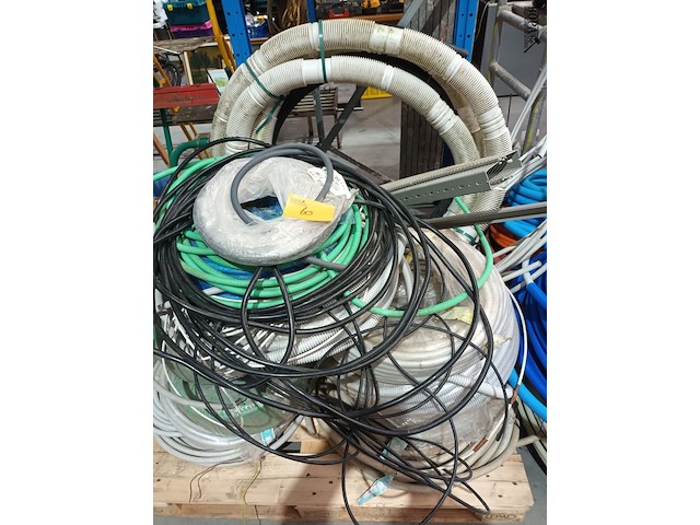 Lot 60 - lot wachtbuizen - afbeelding 1 van  4