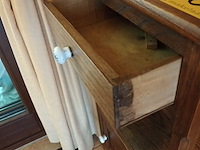 Lot 60 - nachtkastje - afbeelding 4 van  4