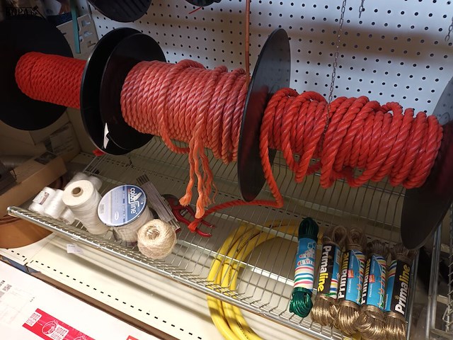 Lot 60 - touw, gaas, flexibels. inhoud rek - afbeelding 6 van  9