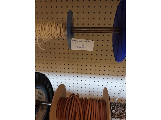 Lot 60 - touw, gaas, flexibels. inhoud rek - afbeelding 7 van  9