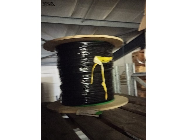 Lot 60 - wachtbuizen en elektriciteitskabel - afbeelding 2 van  2