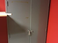 Lot 600 - metalen dossierkast met inhoud - afbeelding 1 van  4